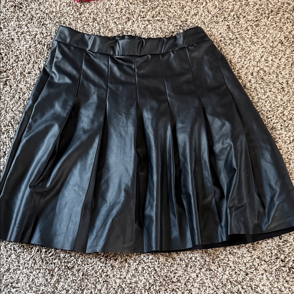 Elegant Black Pleated Skirt